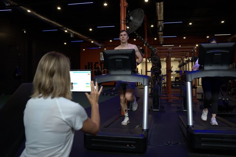 Annie Glackin performing a running assessment at Glackin Physiotherapy 1-2
