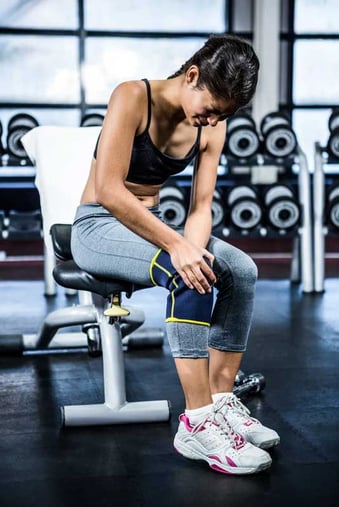 Fit-woman-having-knees-pain-at-gym